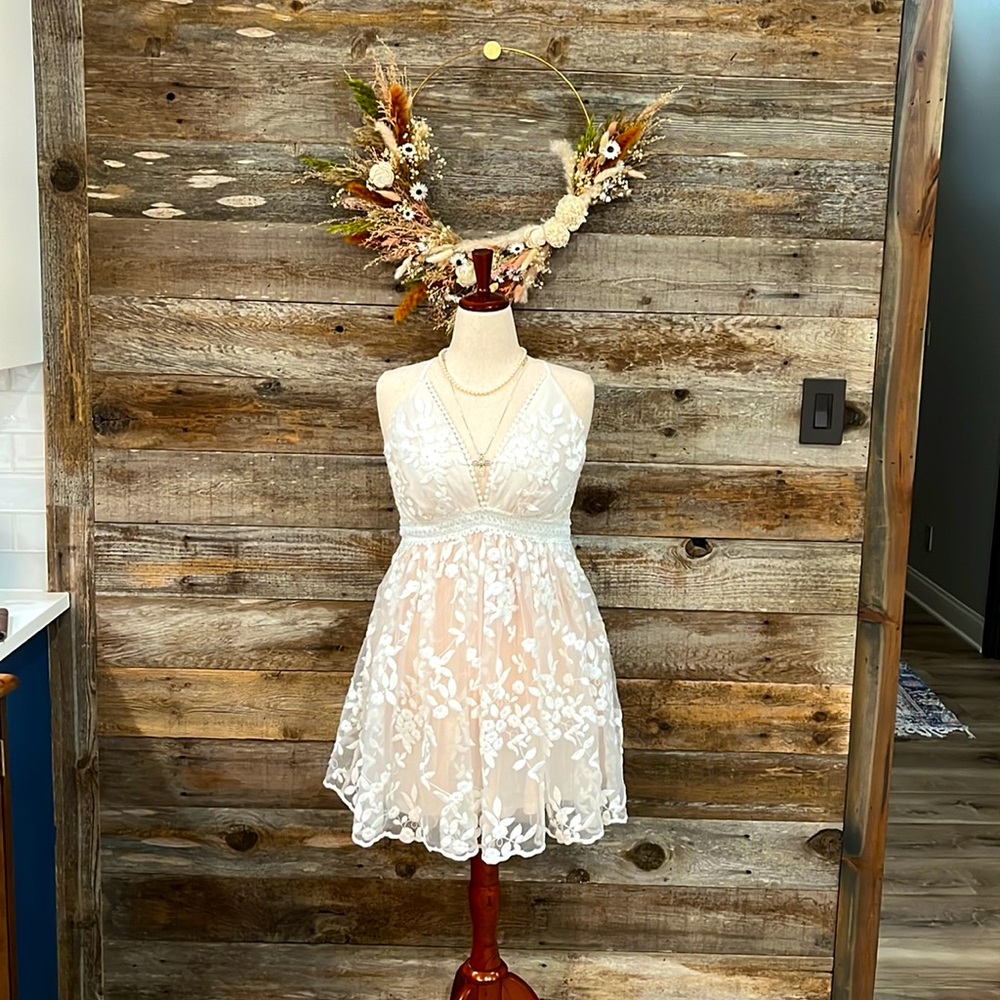Beautiful Cream lace mini dress size L.